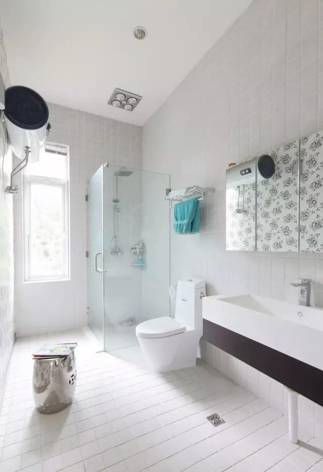 卫生间的40种装修方案,总有一种合你心意!(图53) 卫生间墩布池装修效果_小卫生间浴缸设计_卫生间装修效果图