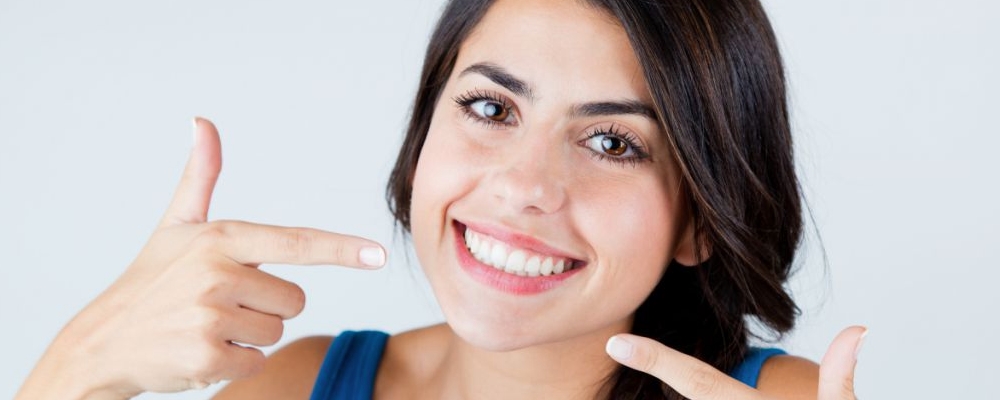 刷牙时,你是横着刷还是竖着刷?听牙医解释完，可算明白了！