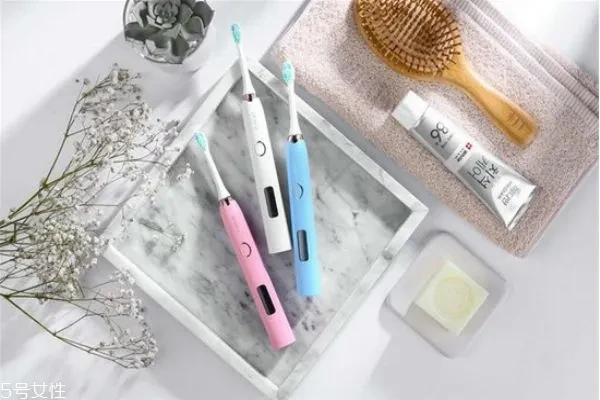 电动牙刷刷头可以用多久 电动牙刷刷头多久换一次(图2) 牙缝刷更换_电动牙刷刷头更换周期_电动牙刷刷头选择标准