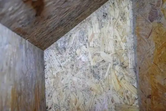 帮奶奶装修验收时直呼“瞎眼” 墙柜发霉、瓷砖空鼓……女子发视频控诉；装修公司：你是维权还是赚流量