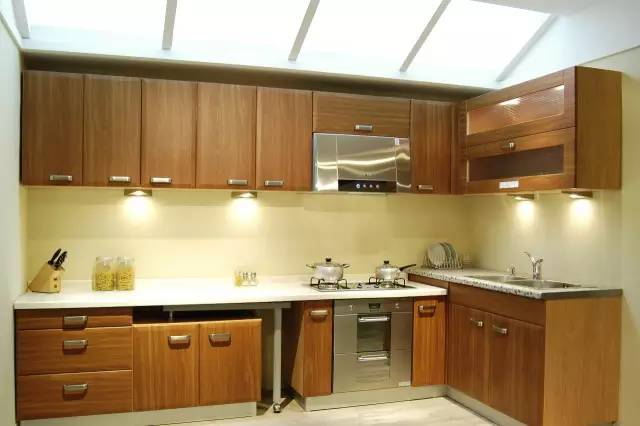 选建材| 什么橱柜最好?适合你房型的就是好橱柜(图3) 一字型L型U型岛型厨房设计_柏丽橱柜官网_橱柜款式选择