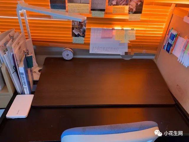 三个妈妈给娃精心布置“书桌区”,好多“鸡娃小心机”(图14) 写字台家具宜家_打造专注学习书桌区_日本韩国美国书桌布置攻略