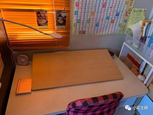三个妈妈给娃精心布置“书桌区”,好多“鸡娃小心机”(图15) 打造专注学习书桌区_日本韩国美国书桌布置攻略_写字台家具宜家