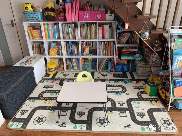 三个妈妈给娃精心布置“书桌区”,好多“鸡娃小心机”(图16) 日本韩国美国书桌布置攻略_打造专注学习书桌区_写字台家具宜家