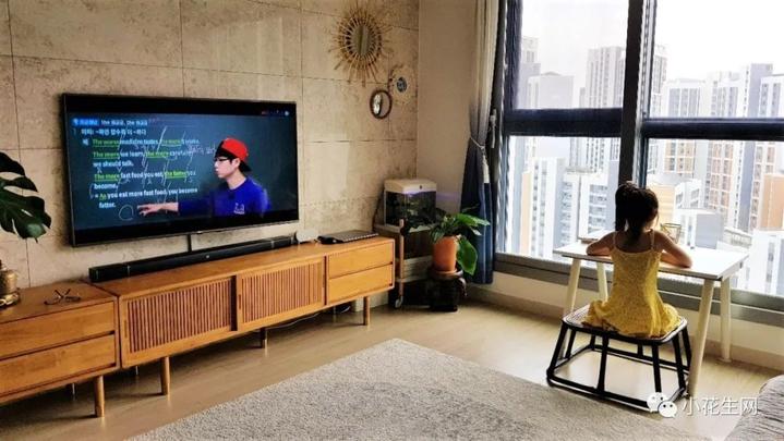 三个妈妈给娃精心布置“书桌区”,好多“鸡娃小心机”(图24) 打造专注学习书桌区_写字台家具宜家_日本韩国美国书桌布置攻略