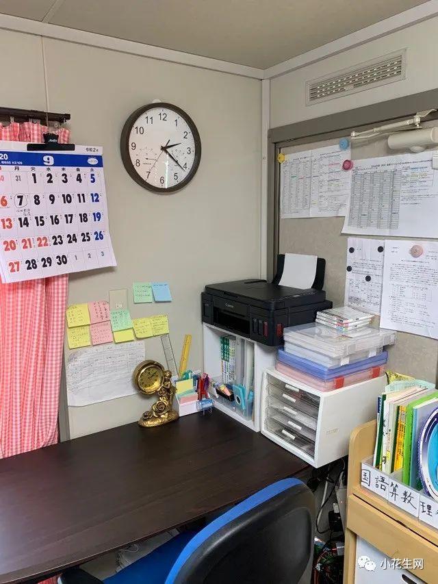 三个妈妈给娃精心布置“书桌区”,好多“鸡娃小心机”(图5) 写字台家具宜家_日本韩国美国书桌布置攻略_打造专注学习书桌区