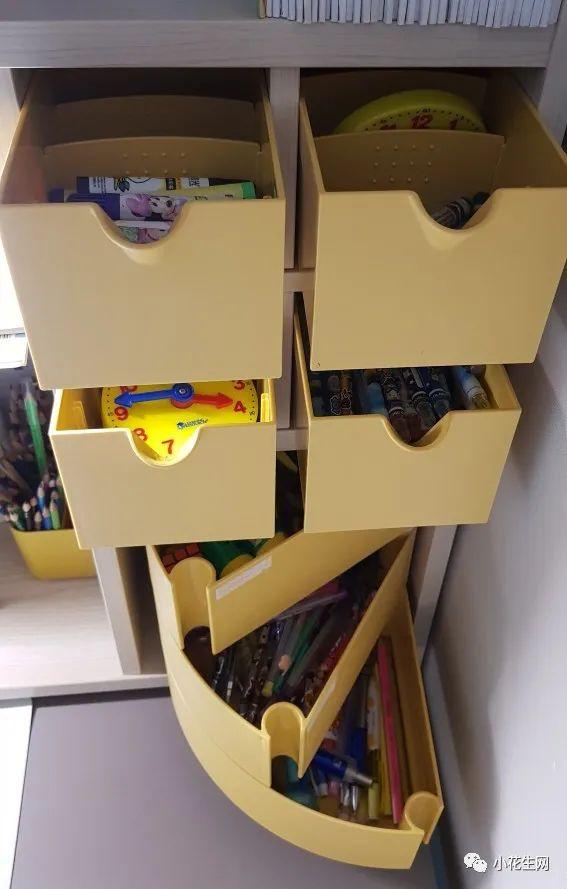 三个妈妈给娃精心布置“书桌区”,好多“鸡娃小心机”(图41) 写字台家具宜家_日本韩国美国书桌布置攻略_打造专注学习书桌区