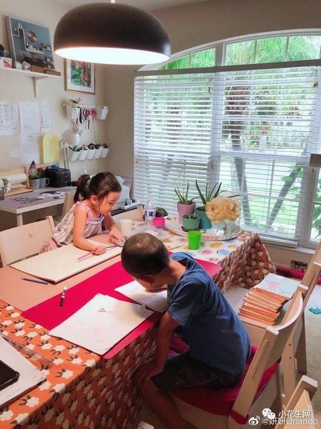三个妈妈给娃精心布置“书桌区”,好多“鸡娃小心机”(图43) 日本韩国美国书桌布置攻略_打造专注学习书桌区_写字台家具宜家