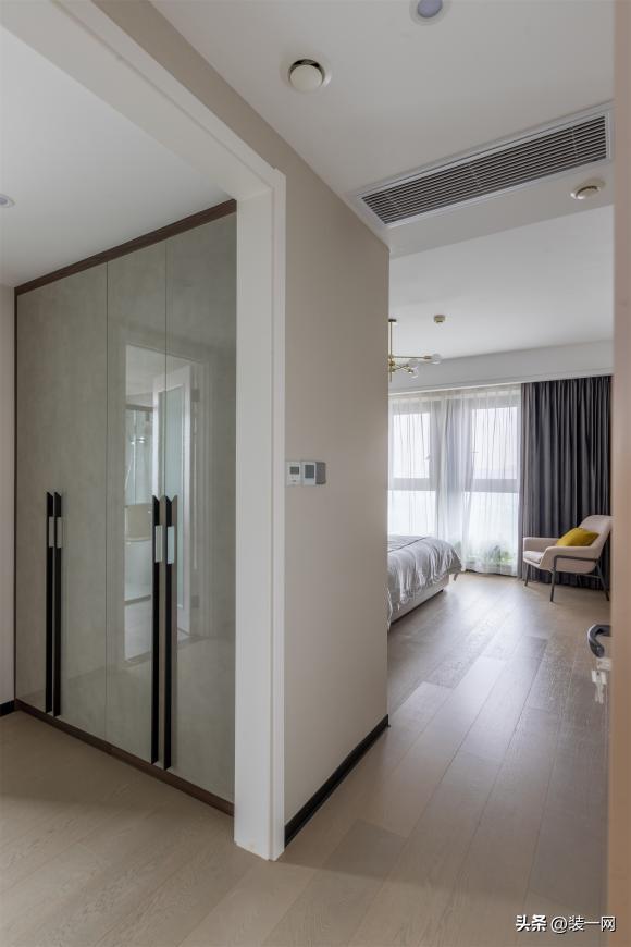 武汉山水人家现代风别墅装修,180°全景落地窗打造湖景豪宅(图11) 武汉山水人家装饰_现代风别墅装修实景案例_别墅装修设计