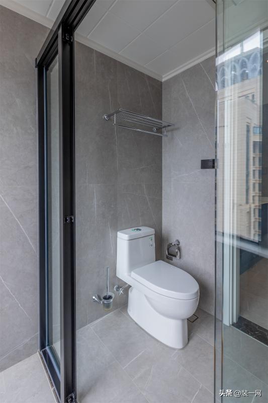 武汉山水人家现代风别墅装修,180°全景落地窗打造湖景豪宅(图14) 武汉山水人家装饰_现代风别墅装修实景案例_别墅装修设计