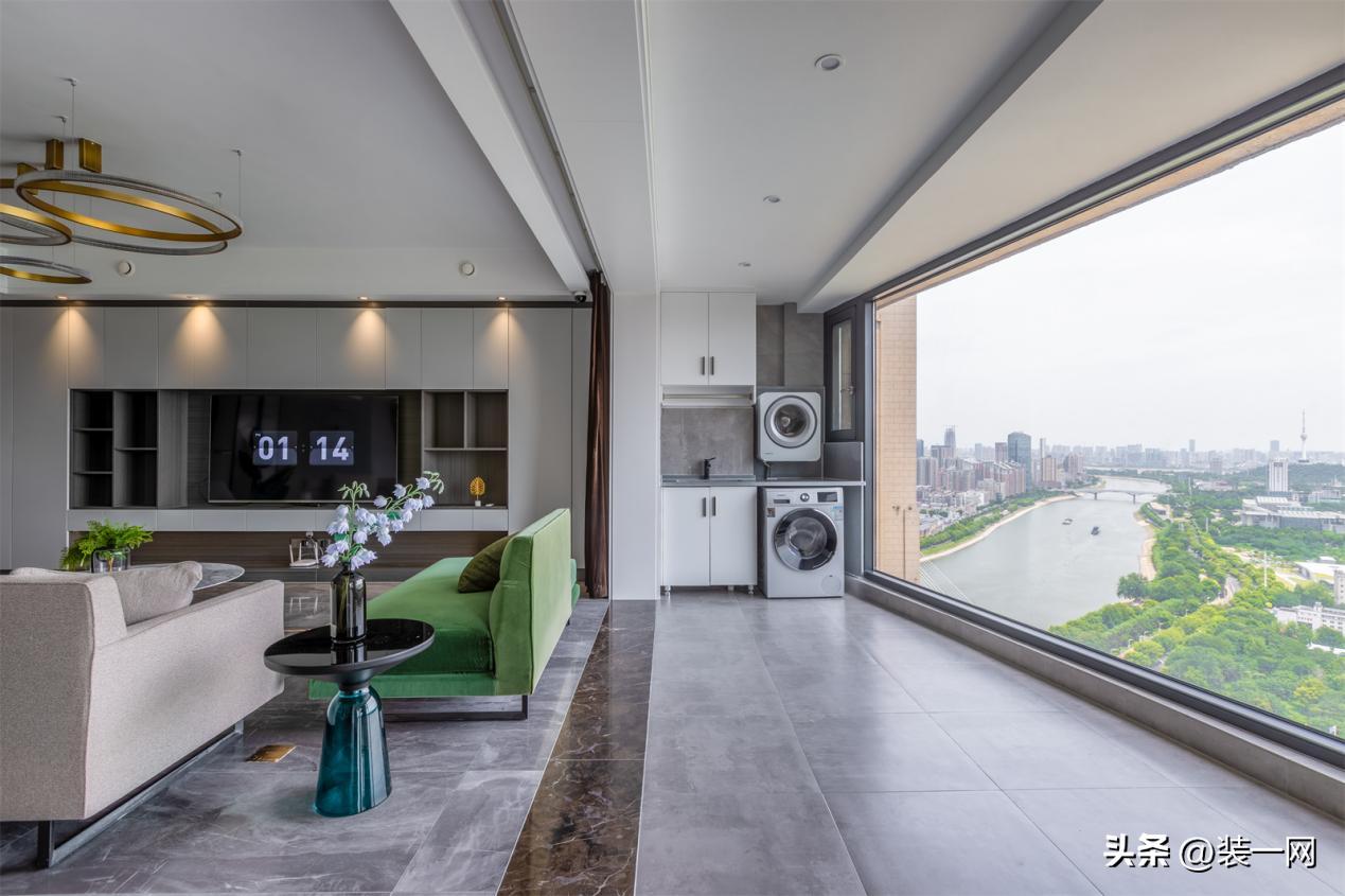 武汉山水人家现代风别墅装修,180°全景落地窗打造湖景豪宅(图5) 武汉山水人家装饰_现代风别墅装修实景案例_别墅装修设计