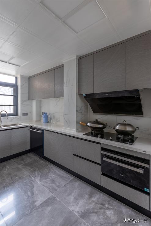 武汉山水人家现代风别墅装修,180°全景落地窗打造湖景豪宅(图8) 现代风别墅装修实景案例_武汉山水人家装饰_别墅装修设计