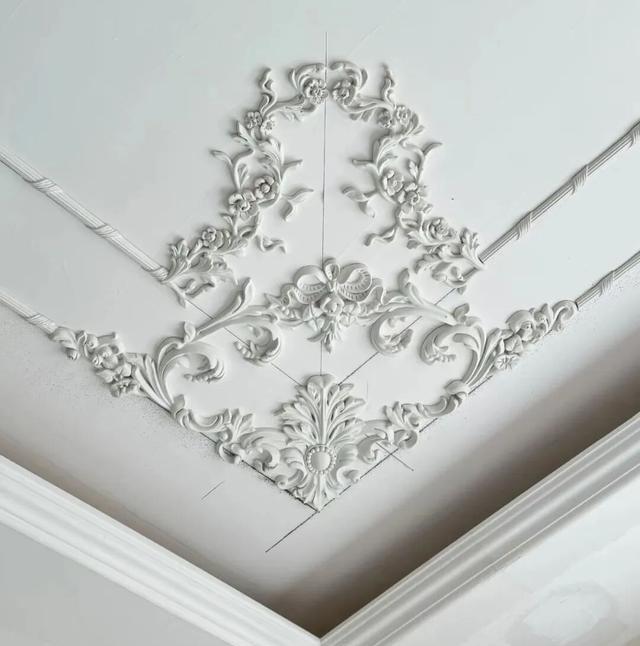 “吊顶”已经过时了,现在流行这样做,美观又省钱,给大家晒晒!(图4) 极简吊顶设计客厅空间放大_矿棉板吊顶收边_法式雕花吊顶避坑指南