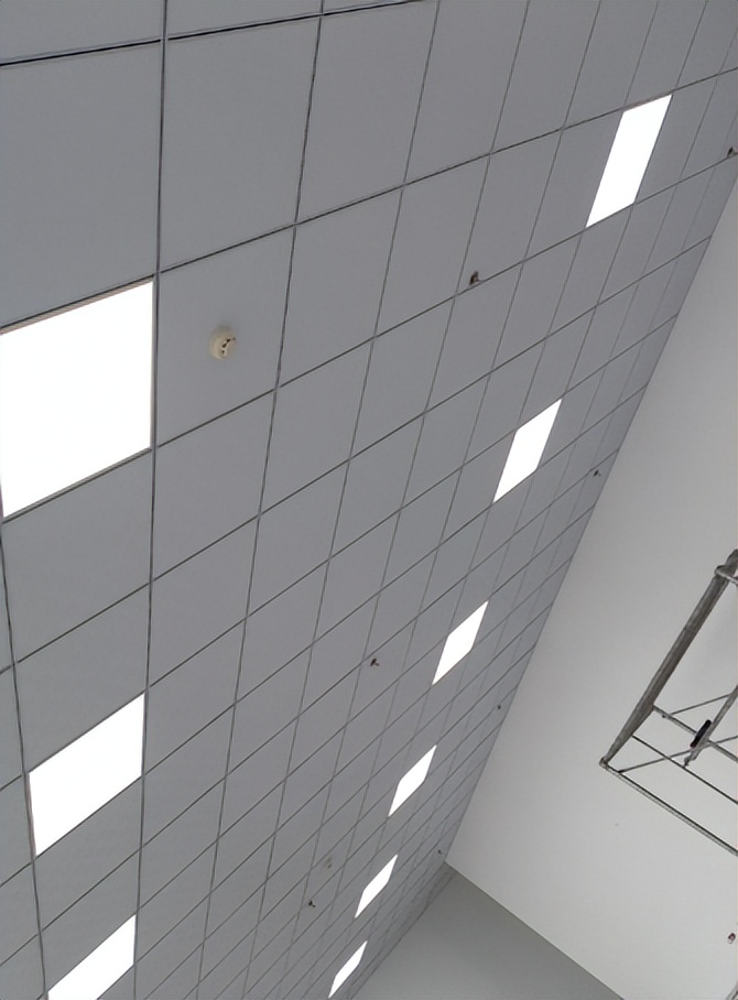 优点这么多的矿棉板,你了解多少呢?(图2) 矿棉板特点_矿棉板吊顶收边_矿棉板优点缺点