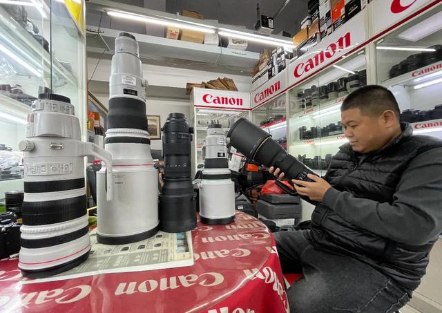 逛沈阳二手相机店：尼康没人要，大炮被放弃，宝丽莱却有很多人找