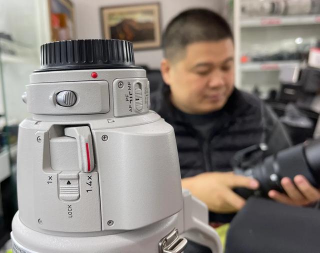 逛沈阳二手相机店:尼康没人要,大炮被放弃,宝丽莱却有很多人找(图11) 尼康d800数码单反_尼康单反相机二手行情_数码相机市场趋势