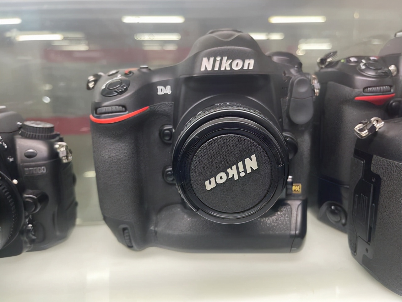 逛沈阳二手相机店:尼康没人要,大炮被放弃,宝丽莱却有很多人找(图13) 数码相机市场趋势_尼康d800数码单反_尼康单反相机二手行情