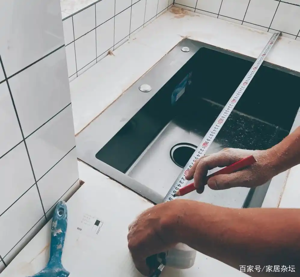 安装水槽水龙头_台面开孔步骤_厨房水槽尺寸确认
