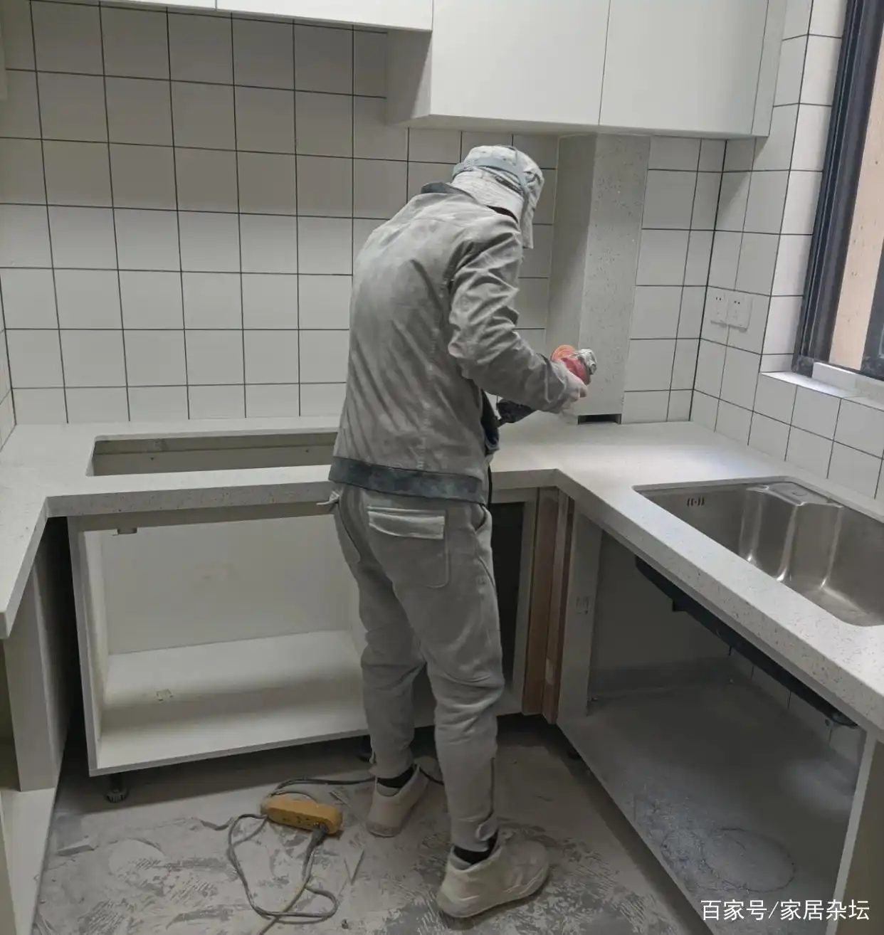 安装水槽水龙头_厨房水槽尺寸确认_台面开孔步骤