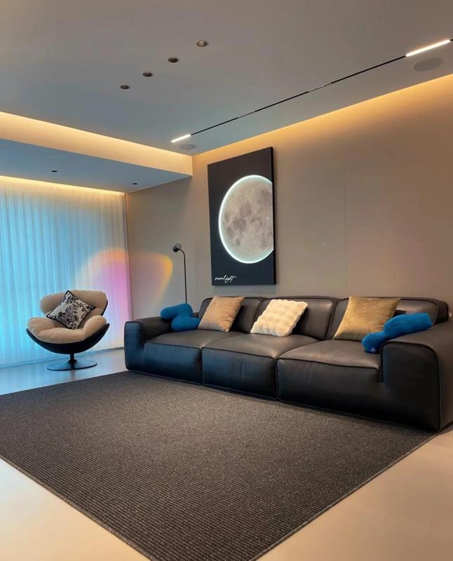 山东青岛美女晒出170平米大平层,一进去就不想出来,太好看了(图12) 深色系大平层设计细节_青岛房子多少钱一平方_青岛170平大平层深色系装修