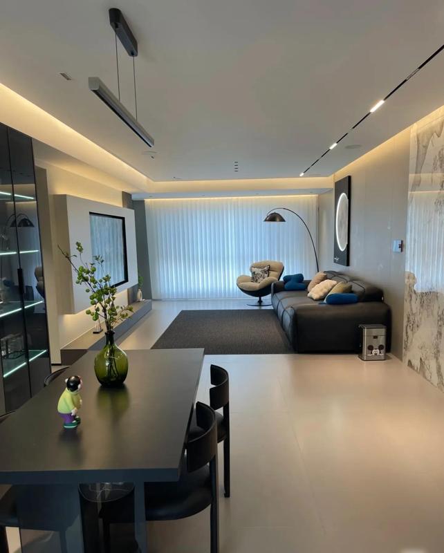 山东青岛美女晒出170平米大平层,一进去就不想出来,太好看了(图14) 青岛170平大平层深色系装修_深色系大平层设计细节_青岛房子多少钱一平方