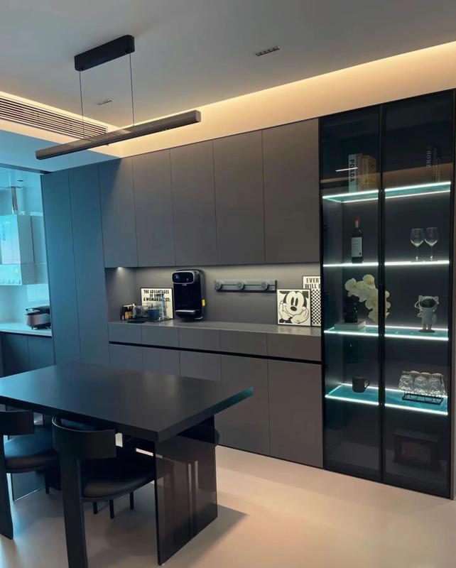 山东青岛美女晒出170平米大平层,一进去就不想出来,太好看了(图5) 青岛170平大平层深色系装修_青岛房子多少钱一平方_深色系大平层设计细节