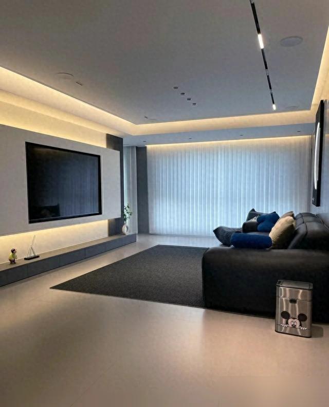 山东青岛美女晒出170平米大平层,一进去就不想出来,太好看了(图11) :青岛大平层装修设计_青岛房子多少钱一平方_中年人心思装修风格