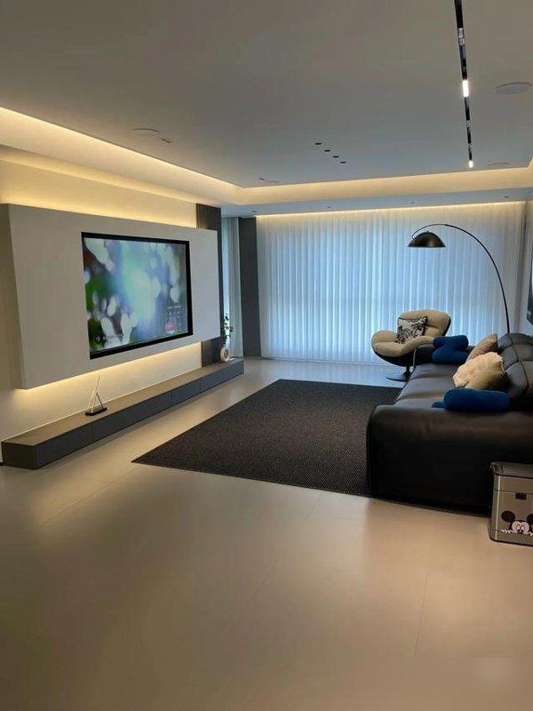 山东青岛美女晒出170平米大平层,一进去就不想出来,太好看了(图13) :青岛大平层装修设计_青岛房子多少钱一平方_中年人心思装修风格