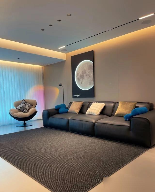 山东青岛美女晒出170平米大平层,一进去就不想出来,太好看了(图6) 青岛房子多少钱一平方_:青岛大平层装修设计_中年人心思装修风格