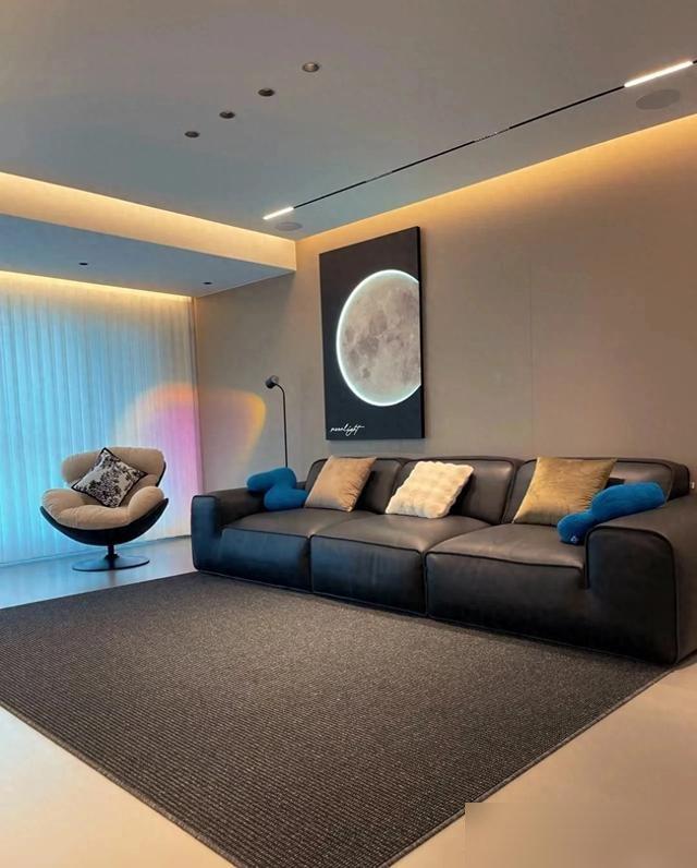 山东青岛美女晒出170平米大平层,一进去就不想出来,太好看了(图8) :青岛大平层装修设计_中年人心思装修风格_青岛房子多少钱一平方