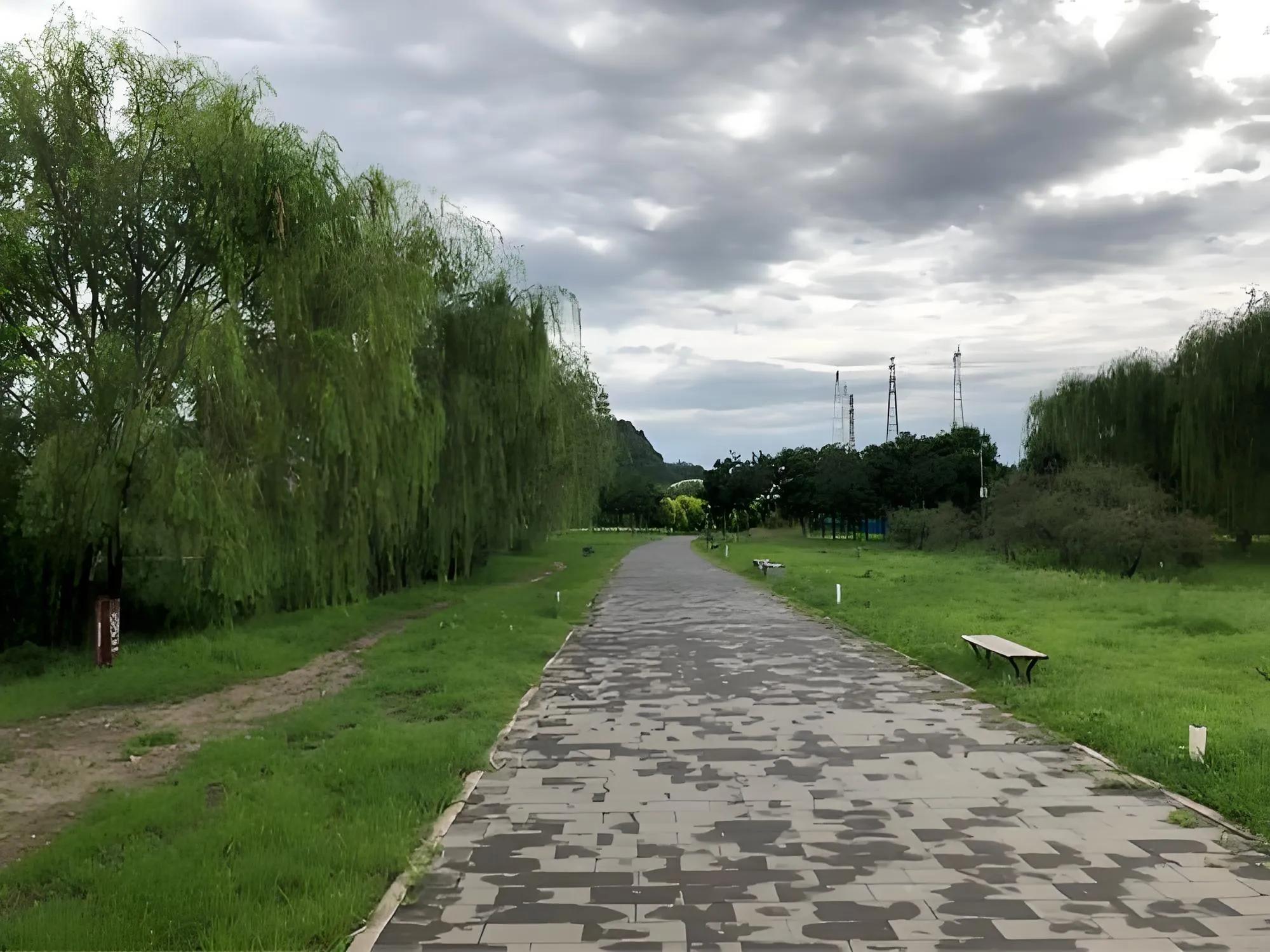 石景山2025年7月免费玩水露营TOP6(图3) 永定河自行车公园门票_莲石湖南岸活水野趣营地_永定河森林公园白沙滩2.0版