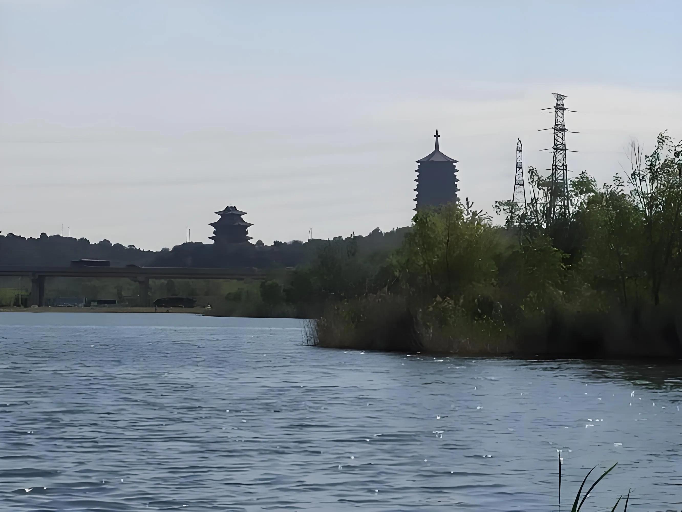 石景山2025年7月免费玩水露营TOP6(图4) 永定河自行车公园门票_莲石湖南岸活水野趣营地_永定河森林公园白沙滩2.0版