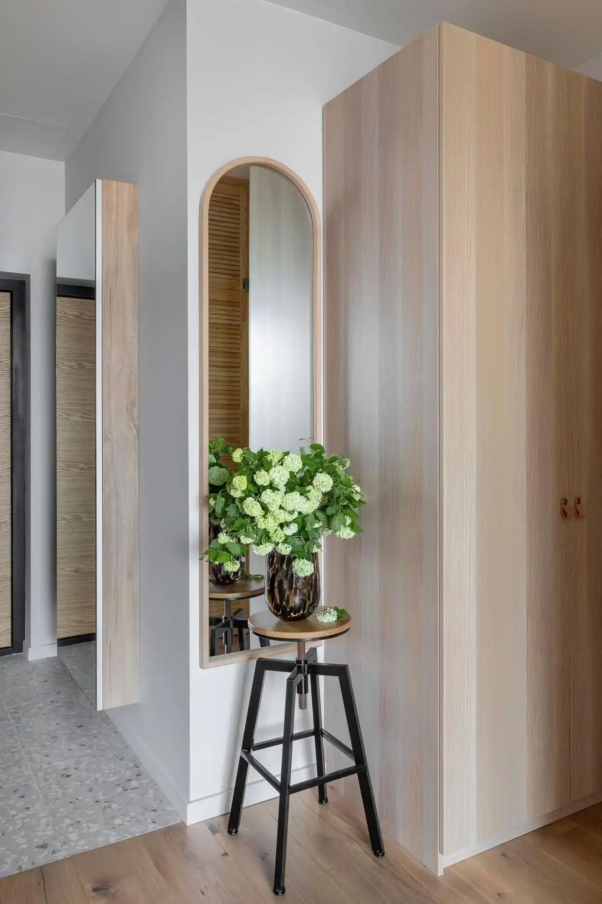 一居室小公寓装修效果图_小户型改造方案_国外一居室两卫设计