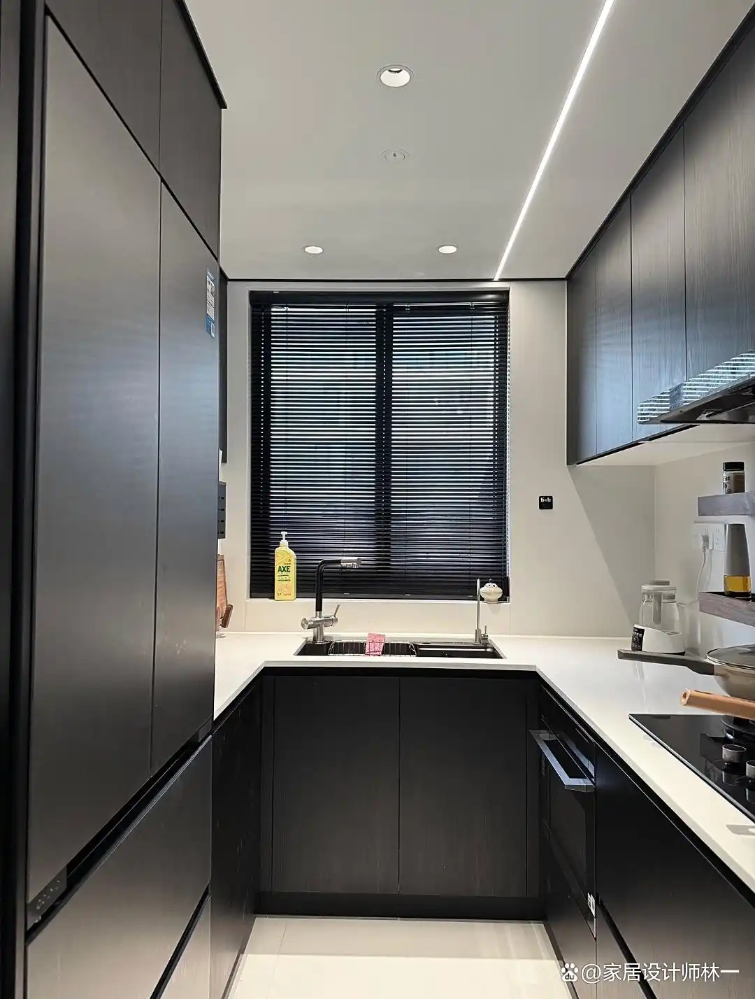 浙江姑娘,不顾反对坚持极简风,反而让小户型直接显大2倍!晒晒(图9) 现代简约自装家_黑白极简装修案例_一居室小公寓装修效果图