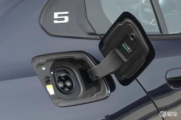 2025款(改款)宝马i5上市,提供后驱和四驱,售价43.99万元起(图17) 2025款宝马i5配置调整_宝马新车15万_宝马i5改款价格对比