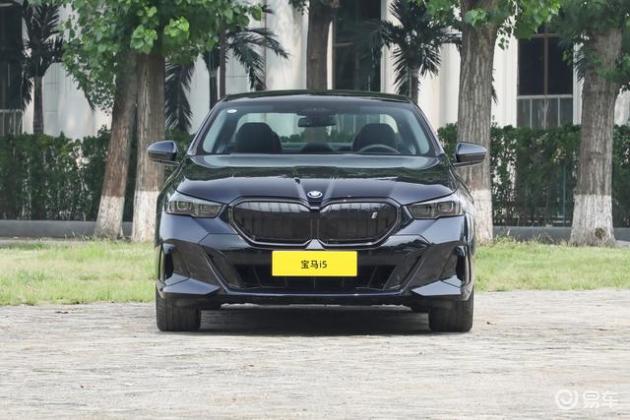 2025款(改款)宝马i5上市,提供后驱和四驱,售价43.99万元起(图3) 2025款宝马i5配置调整_宝马新车15万_宝马i5改款价格对比