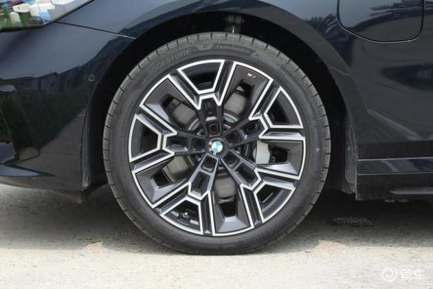 2025款(改款)宝马i5上市,提供后驱和四驱,售价43.99万元起(图7) 宝马i5改款价格对比_2025款宝马i5配置调整_宝马新车15万