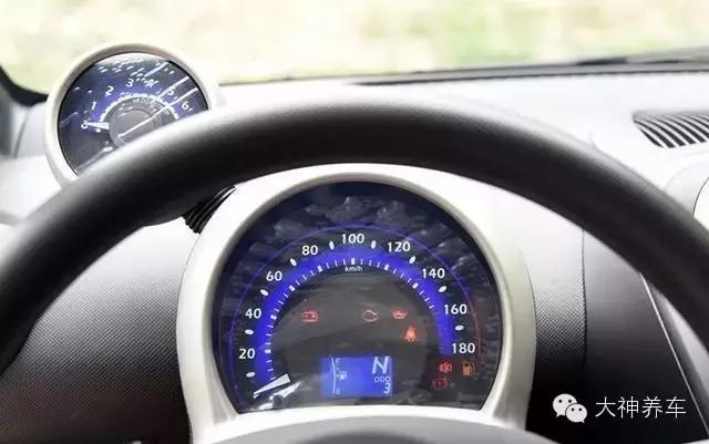 看上了比亚迪F0,手闲,一不小心就把它改了!(图7) 蛋蛋汽车改装案例_比亚迪f0加尾翼好审车吗_比亚迪F0改装