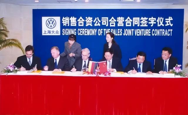 四十不惑 | 上汽大众40年:10个值得记忆的历史瞬间(上)(图5) 上海大众桑塔纳发展史_上海大众汽车工业转型历程_大众神车