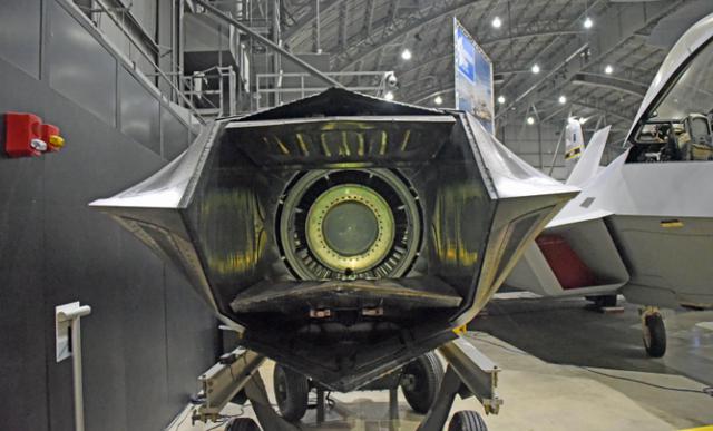 涡扇15追了十几年,转头一看才发现:全球最强发动机原来是自己?(图6) F-22猛禽发动机性能数据_涡扇-15发动机研发历程_运12f发动机