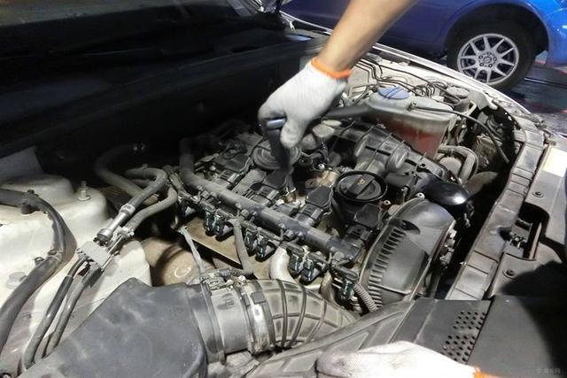 火花塞使用寿命标准_火花塞更换标准_火花塞破损情况判断