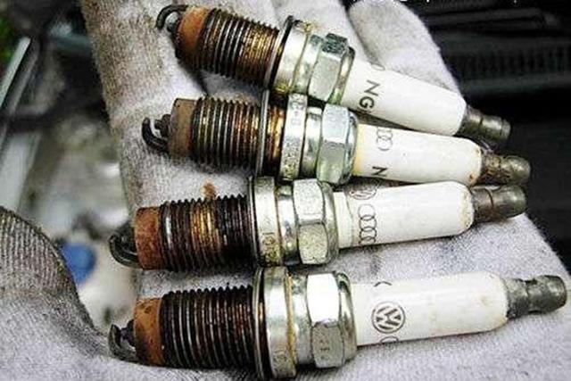 火花塞破损情况判断_火花塞更换标准_火花塞使用寿命标准