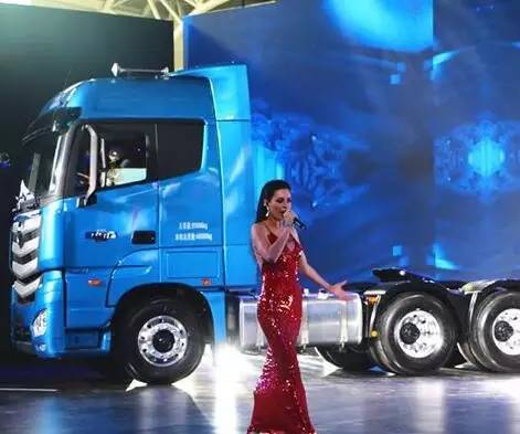 由内而外的“质变”:欧曼EST超级卡车接轨国际潮流(图3) 欧曼est发动机_科技时尚碰撞_欧曼EST超级卡车