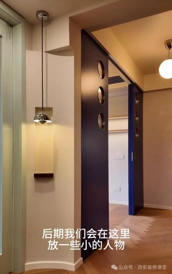 被年轻人的“墙角设计”折服了!打开思路后,高级感直接翻了一倍(图2) 转角墙体设计_墙面装饰留白_墙面夹角小平台