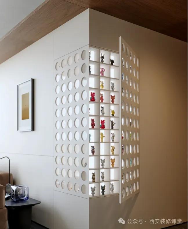 被年轻人的“墙角设计”折服了!打开思路后,高级感直接翻了一倍(图18) 墙面装饰留白_转角墙体设计_墙面夹角小平台