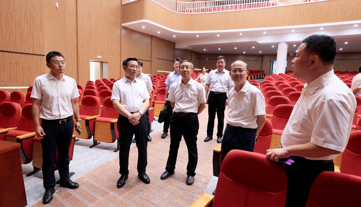 田辉检查开学准备工作和重点工程建设情况