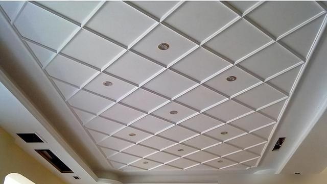 客厅不做吊顶,直接走一圈石膏线,漂亮省钱!聪明人都这样省层高(图2) 2米58净高如何改善压抑感_墙面装饰留白_2米6层高不吊顶石膏线装修