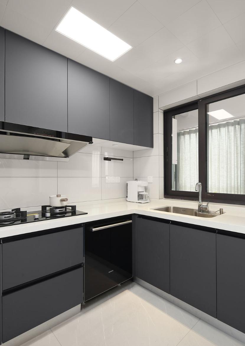 全房铺地砖,墙面刷大白,就是这么的简单,家人却非常满意(图6) 全房铺地砖墙面刷大白装修案例_年轻夫妇实用温馨装修设计_墙面装饰留白