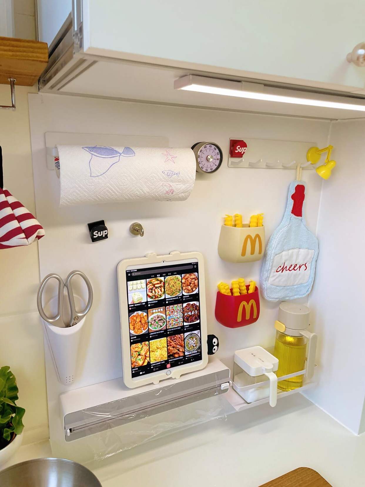 晒晒网友家厨房的“9个实用设计”,真是脑洞大开,效果太绝了!(图20) 厨房设计不合理_304不锈钢台面厨房_烘焙店吧台装饰图片