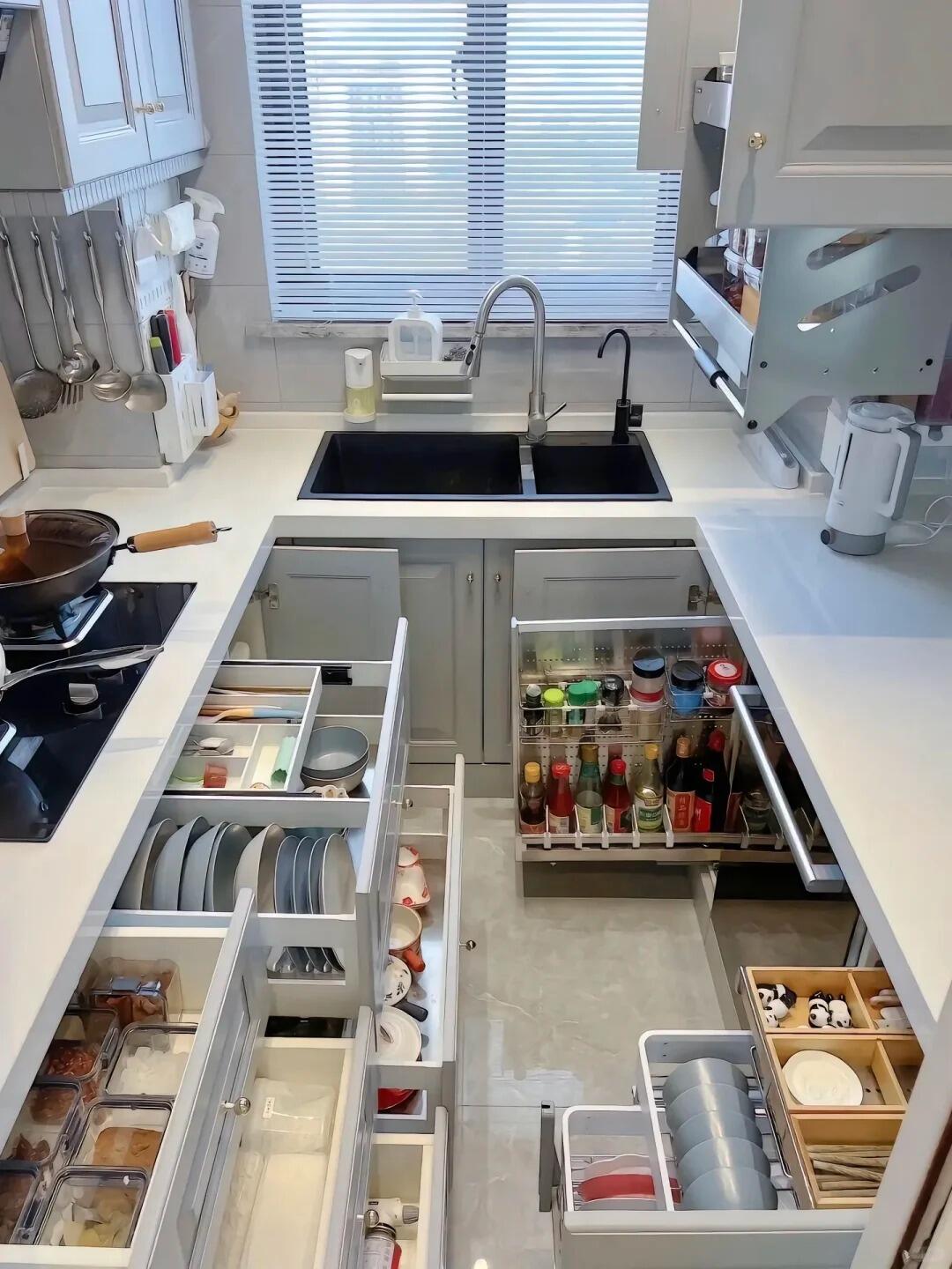晒晒网友家厨房的“9个实用设计”,真是脑洞大开,效果太绝了!(图23) 304不锈钢台面厨房_烘焙店吧台装饰图片_厨房设计不合理
